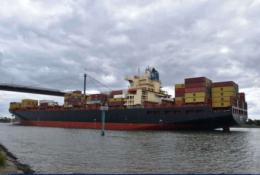 Φρουροί της Επανάστασης: Ισχυρίζονται πως κατέσχεσαν το ελληνικών συμφερόντων πλοίο που χτυπήθηκε στο Ομάν