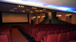 ΔΥΠΑ: Ποιοι δικαιούνται δωρεάν εισιτήρια για το θέατρο και τον κινηματογράφο