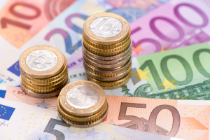 Σε νέο χαμηλό επίπεδο 20ετίας το ευρώ - Κάτω από 1 δολάριο