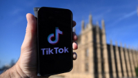 TikTok made in USA: Ο Τραμπ μοιράζει την πίτα σε δικούς του συμμάχους - Τι προβλέπει το διάταγμα