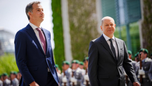 Προειδοποίηση Σολτς - Ντε Κρο στη Βρετανία να μην "σπάσει" μονομερώς το πρωτόκολλο της Β. Ιρλανδίας