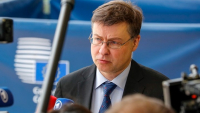 Ντομπρόβσκις: Η Κομισιόν χαμηλώνει τον πήχη για την ανάπτυξη, τον ανεβάζει για τον πληθωρισμό