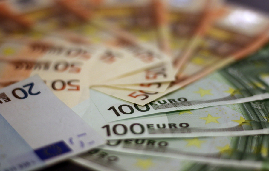 Βουλή: Καταργείται το όριο προϋπολογισμού των 75 εκατ. ευρώ για τις Εμβληματικές Επενδύσεις Στρατηγικής Σημασίας