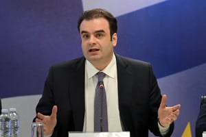 Πιερρακάκης: Υπαρκτός ο κίνδυνος επιβράδυνσης της παγκόσμιας οικονομίας