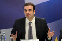 Πιερρακάκης: Υπαρκτός ο κίνδυνος επιβράδυνσης της παγκόσμιας οικονομίας