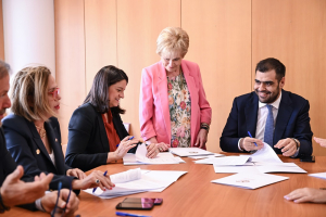 Υπογραφή ΣΣΕ δημοσιογράφων που απασχολούνται σε Δημόσιο, ΝΠΔΔ, ΟΤΑ, ΓΓΕΕ, ΕΡΤ και ΑΠΕ-ΜΠΕ