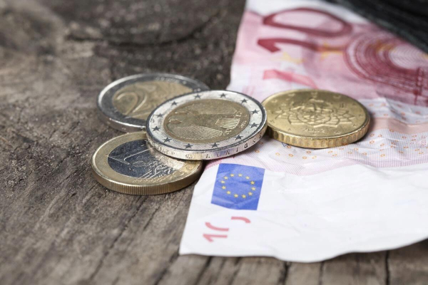 Συνάλλαγμα: Το ευρώ υποχωρεί 0,04%, στα 1,0786 δολάρια