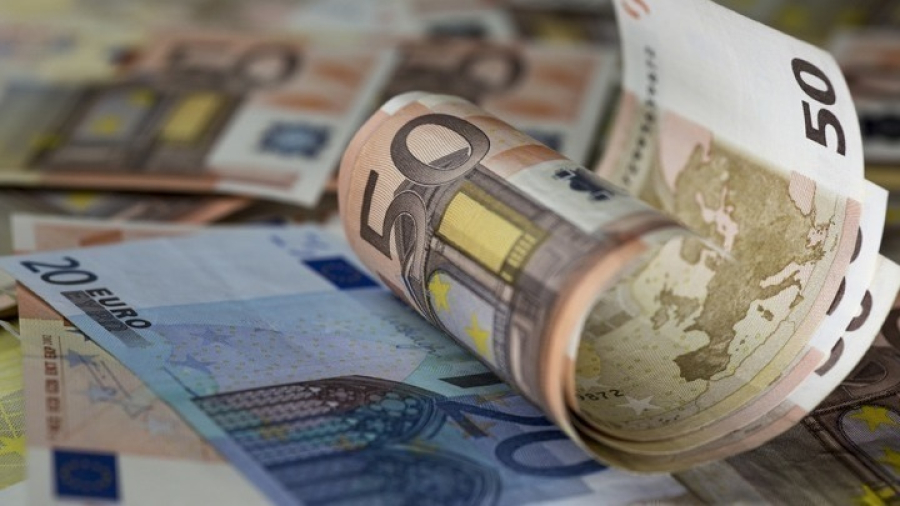 Το ευρώ ενισχύεται οριακά 0,02%, στα 1,0581 δολάρια