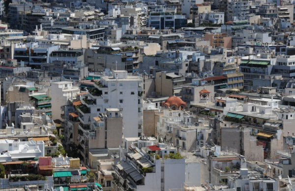 Aκίνητα: Σε συνεχή άνοδο οι τιμές τους παρά το ρευστό οικονομικό τοπίο