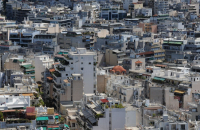 Aκίνητα: Σε συνεχή άνοδο οι τιμές τους παρά το ρευστό οικονομικό τοπίο