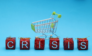 EY: Το αυξανόμενο κόστος αγαθών και υπηρεσιών επηρεάζει τις αγοραστικές δυνατότητες παγκοσμίως