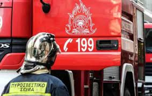 Υπό μερικό έλεγχο οι πυρκαγιές στις Αχαρνές και στον Κάλαμο Αττικής