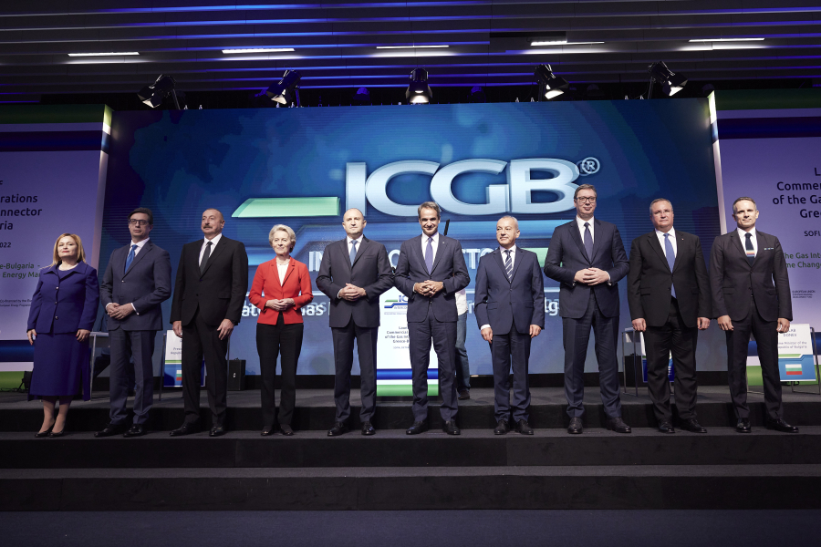 Η εμπορική λειτουργία του Διασυνδετήριου Αγωγού Φυσικού Αερίου Ελλάδας-Βουλγαρίας (IGB) στις αρχές του προηγούμενου μήνα ξεκίνησε με την κοινή διαπίστωση πως ο αγωγός που κατασκεύασε ο Όμιλος ΑΒΑΞ, ενισχύει την ενεργειακή επάρκεια και ασφάλεια για όλες τις διασυνδεδεμένες χώρες και αλλάζει τον ενεργειακό χάρτη της περιοχής.