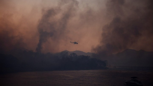 Φωτιά στην Αχαΐα: Συνεχίζεται η μάχη με τις φλόγες - Στους 16 ανήλθαν οι τραυματίες