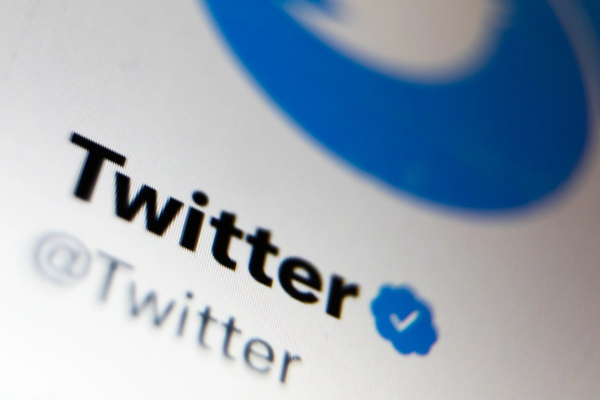 Ανεστάλη η λειτουργία του Twitter Blue, χιλιάδες περιπτώσεις φαρσέρ