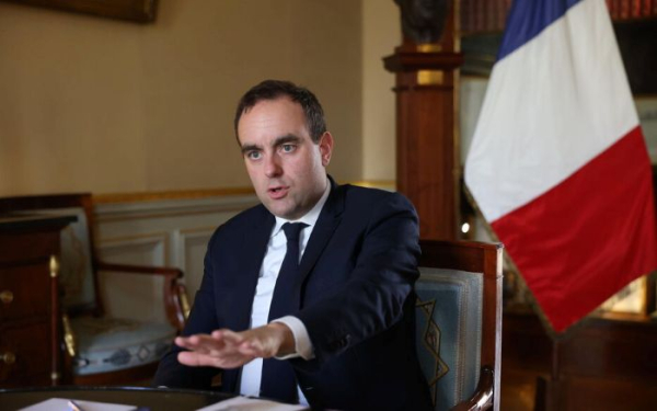 Γαλλία: "Απόλυτη κόκκινη γραμμή" η αποστρατιωτικοποίηση της Ουκρανίας για τους Ευρωπαίους