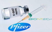 Pfizer: Αναθεώρησε επί τα βελτίω τις πωλήσεις εμβολίων για τον κορονοϊό