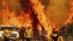 Καναδάς: Οι πυρκαγιές συνεχίζουν να καίνε το δυτικό τμήμα της χώρας - Κάτοικοι εγκαταλείπουν τις εστίες τους