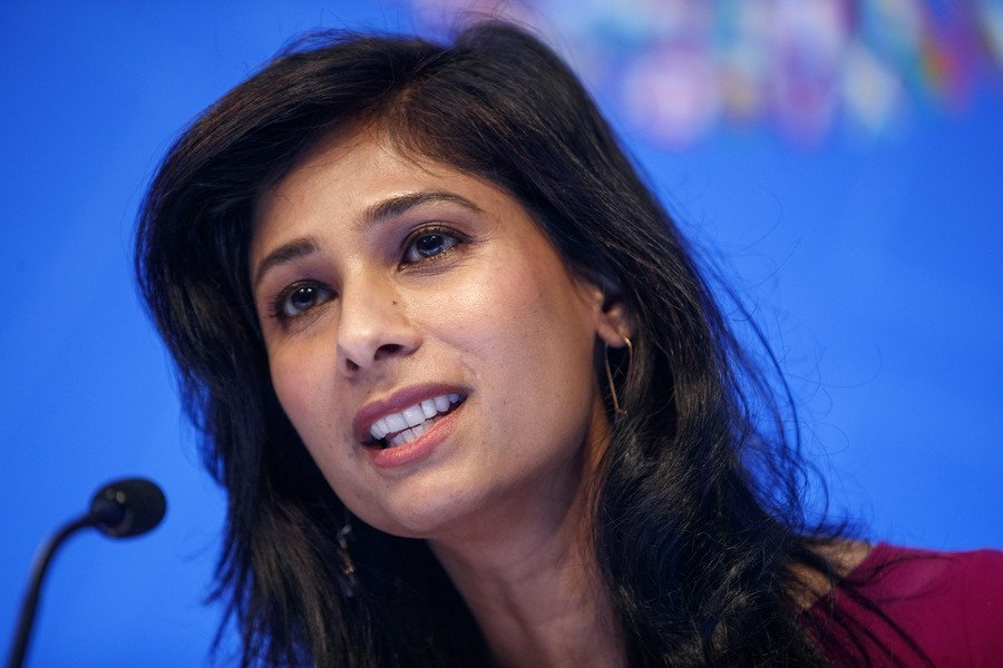 Γκόπιναθ (ΔΝΤ): Fed και ΕΚΤ πρέπει να παραμείνουν σε πορεία σύσφιγξης της πολιτικής τους