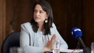 Πρόγραμμα απασχόλησης για 10.000 μητέρες - Το σχέδιο Κεραμέως για την αγορά εργασίας