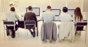 Έρευνα Edenred: Ένας στους τρεις Έλληνες κάτων των 30 ετών δεν είναι ικανοποιημένος από τη δουλειά του