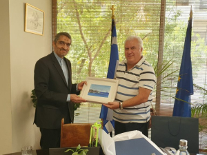 Συνάντηση μεταξύ του προέδρου του ΒΕΑ και του πρέσβη του Ιραν