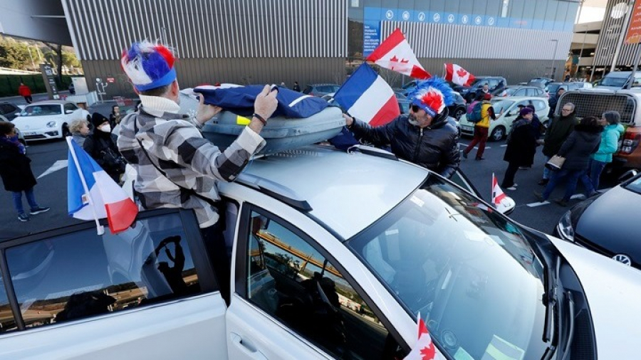 Γαλλία: Με σημαίες του Καναδά οι διαδηλωτές στο γαλλικό &quot;κονβόι της ελευθερίας&quot;