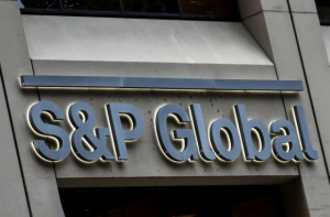 S&amp;P: Υποβάθμισε πέντε αμερικανικές τράπεζες, λόγω κινδύνων ρευστότητας