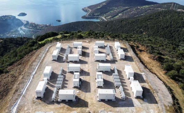 MORE: Ολοκλήρωσε την κατασκευή τριών ανεξάρτητων συστημάτων αποθήκευσης ενέργειας στην Ελλάδα