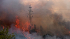 Μεσσηνία: Η φωτιά από τη Μέλπεια κατεβαίνει προς τις περιοχές Δεσύλλα και Δασοχώρι