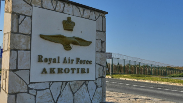 Ακρωτήρι - Κύπρος: Ήχησαν ξανά οι σειρήνες - Εκκενώνονται οι βάσεις και το Αεροδρόμιο της Πάφου