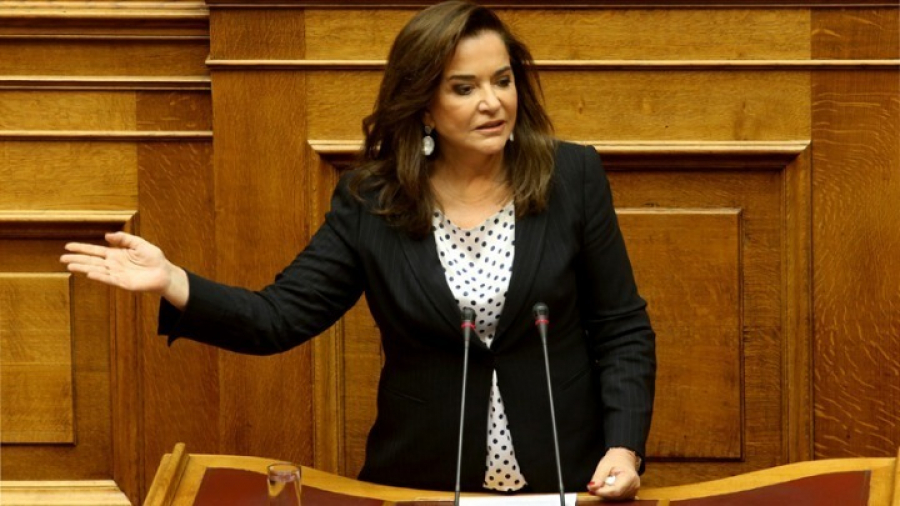 Μπακογιάννη σε Σκουρλέτη: Μην ξύνεστε στην γκλίτσα του τσοπάνη ζητώντας εκλογές