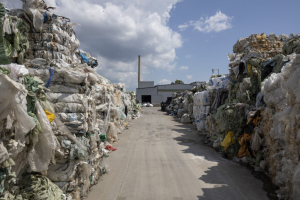 Solomon: Μόλις το 50% των απορριμμάτων από τους μπλε κάδους ανακυκλώνεται