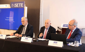 ΙΝΣΕΤΕ: Στα 30,2 δισ. ευρώ το 2024 η άμεση συνεισφορά του τουριστικού τομέα στην ελληνική οικονομία