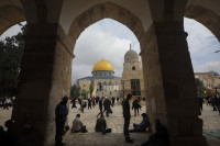 Ιερουσαλήμ: 300 τραυματίες σε νέες συγκρούσεις στην πλατεία των Τζαμιών