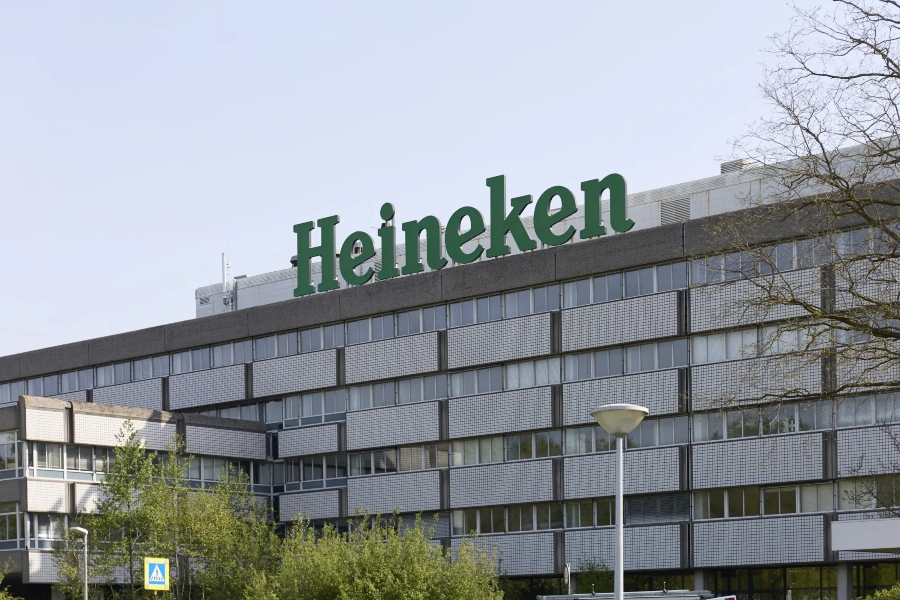 Heineken: Προχωρά σε περικοπή έως και 6.000 θέσεων εργασίας παγκοσμίως