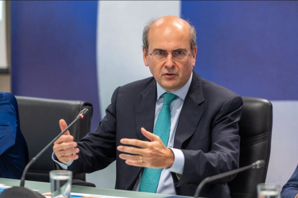 Χατζηδάκης: «Προτιμούμε τη μείωση φόρων για άμεση ενίσχυση του εισοδήματος»
