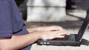 Ψηφιακοί νομάδες στην Ελλάδα: Πού ζουν, πώς δουλεύουν, τι αλλάζει - Γιατί κερδίζει έδαφος η χώρα μας