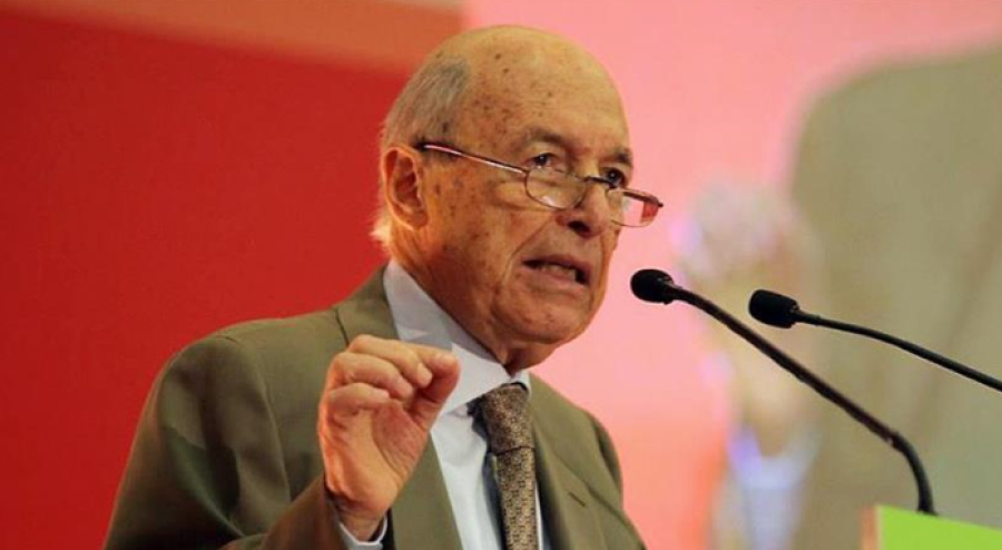 Εμφάνιση Σημίτη: Συνέντευξη για να στηρίξει ΠΑΣΟΚ και να ξηλώσει το πουλόβερ του Κυριάκου