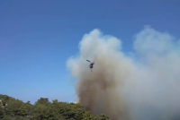 Σάμος: Μαίνεται η φωτιά στους Βουρλιώτες