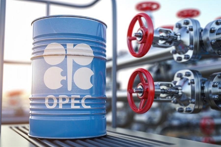 Ο ΟΠΕΚ+ βλέπει ελαφρώς μικρότερο πλεόνασμα πετρελαίου το 2022
