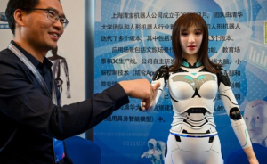 Κίνα-Mαλαισία: Kινεζικά ανθρωποειδή ρομπότ στα καταστήματα της αυτοκινητοβιομηχανίας Chery