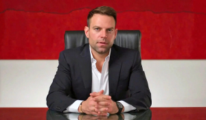 Στ. Κασσελάκης: Η αξιωματική αντιπολίτευση είναι άρρωστη (vid)