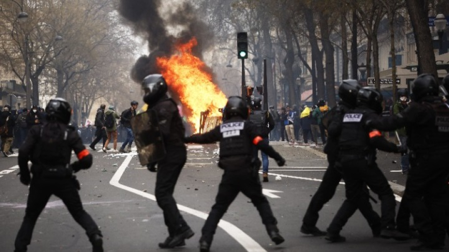 Γαλλία: Η επίσκεψη του βασιλιά Καρόλου &quot;στο στόχαστρο&quot; των διαδηλωτών κατά του συνταξιοδοτικού