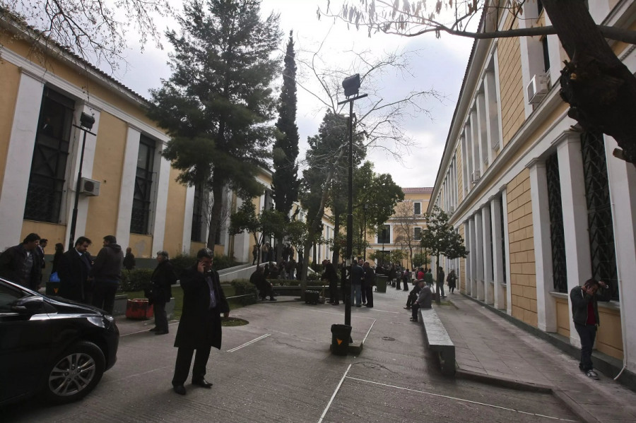 Βιασμός 27χρονης - Νέα Σμύρνη: Προθεσμία για να απολογηθούν έλαβαν οι τρεις κατηγορούμενοι