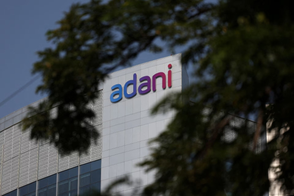 Η ινδική Adani θα επενδύσει 100 δισ. δολάρια σε data centers τεχνητής νοημοσύνης την επόμενη δεκαετία