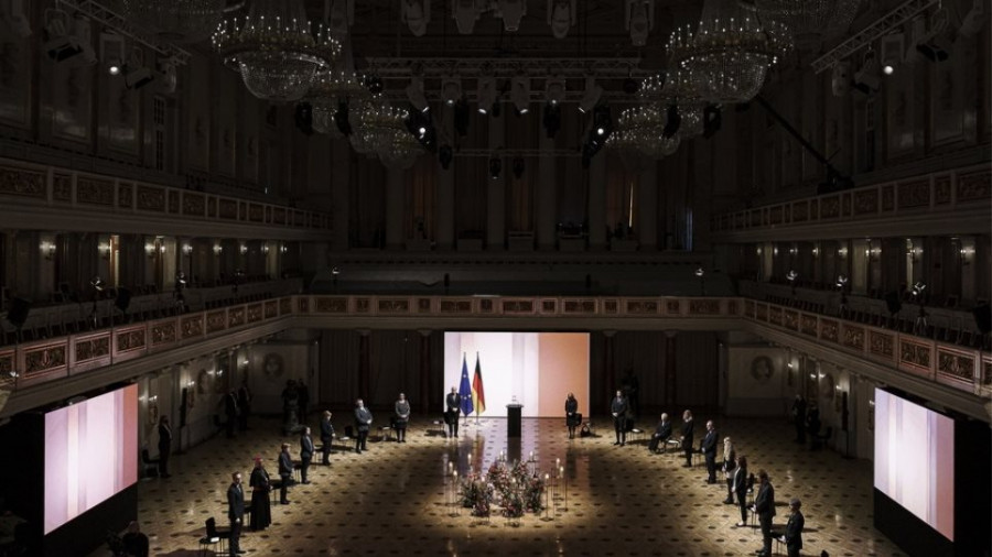 Γερμανία: Tιμά τα 80.000 θύματα της πανδημίας