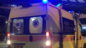 Αυτοκίνητο έπεσε σε γκρεμό στο Σχιστό - Τραυματίες δύο ανήλικοι (vid)