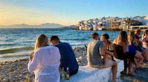 Oι Aμερικανοί millenials «ψηφίζουν» Ελλάδα για τις διακοπές τους