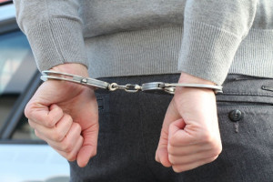 Σύλληψη 32χρονου για ένοπλες ληστείες σε καταστήματα της Αττικής